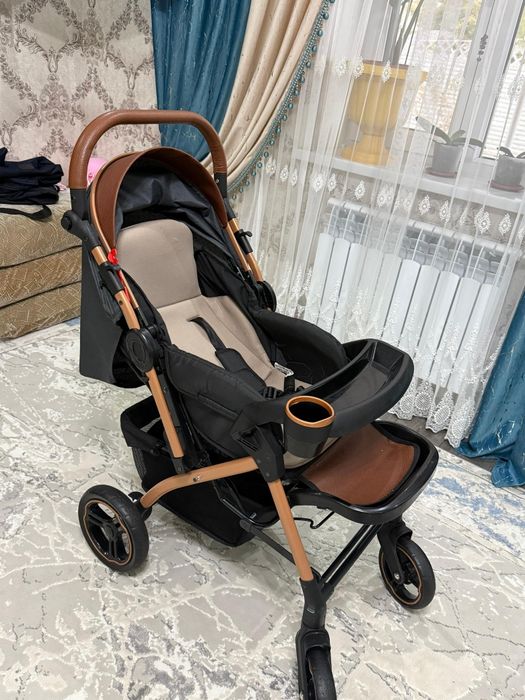 Детская прогулочная коляска