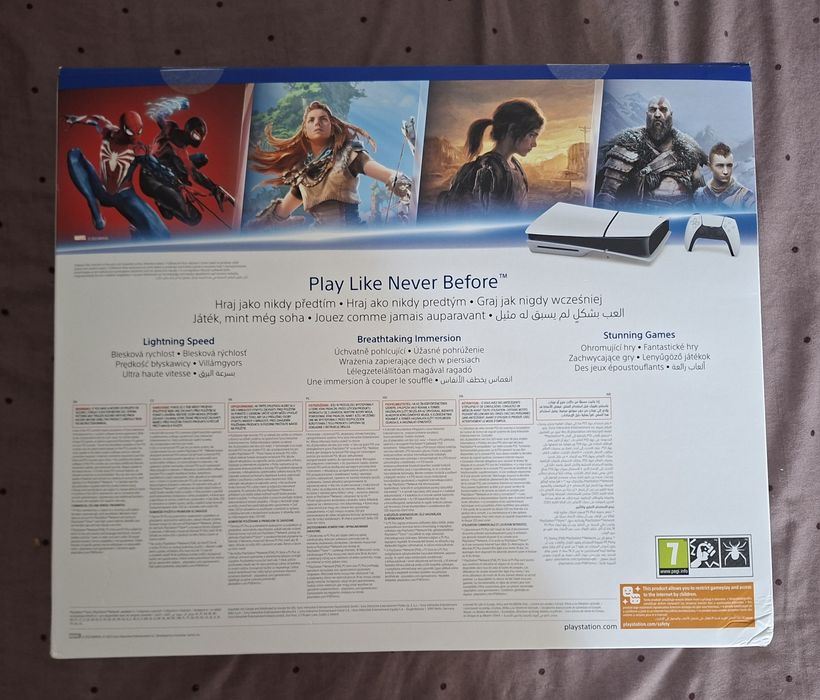 Vând Consolă PS5 Slim 1TB + Încărcător Razer