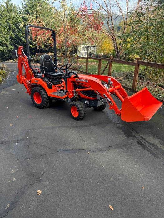 Трактор Kubota КУБОТА BX с товарач и багер