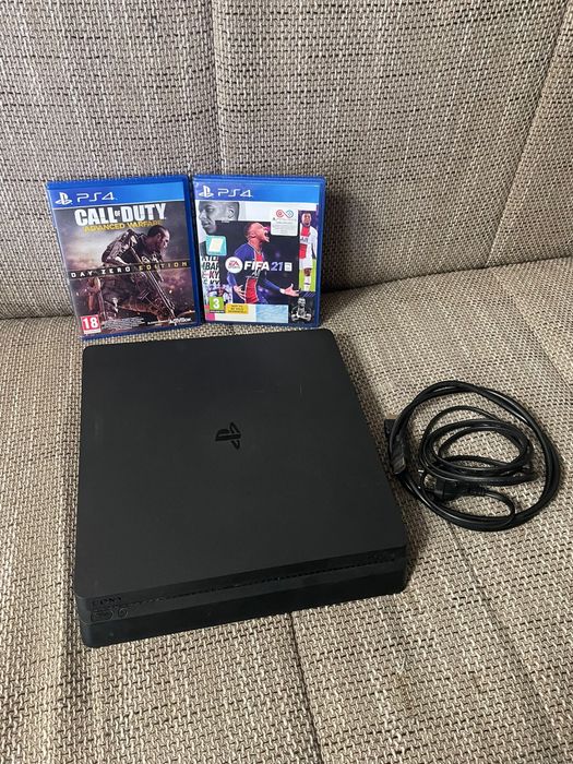 PS4 Slim [500GB] с две игри