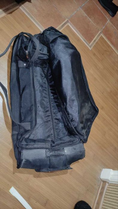 Чемодан  на запчасти (колёса, ручки, замки)