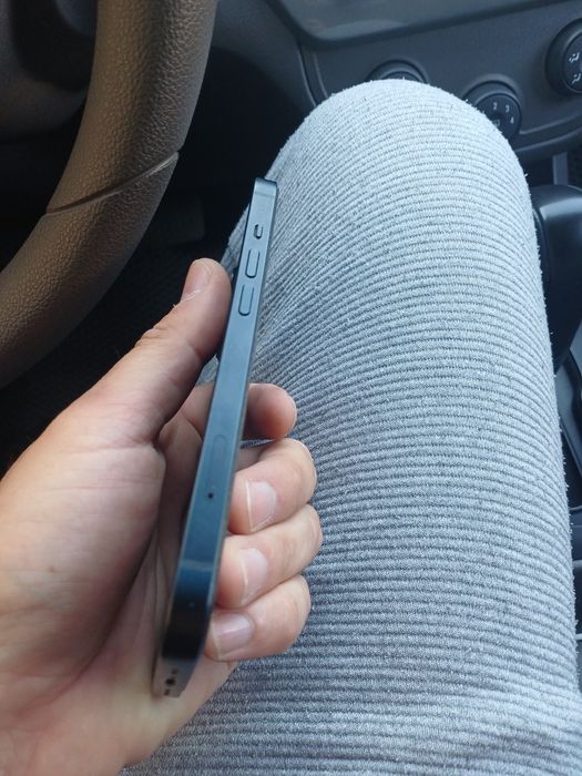 Продам Iphone 13 128gb 5G