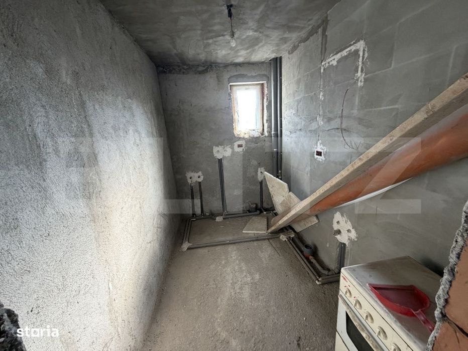 Casa P+1 semifinisata, 250 mp, garaj, teren generos, zona Partos