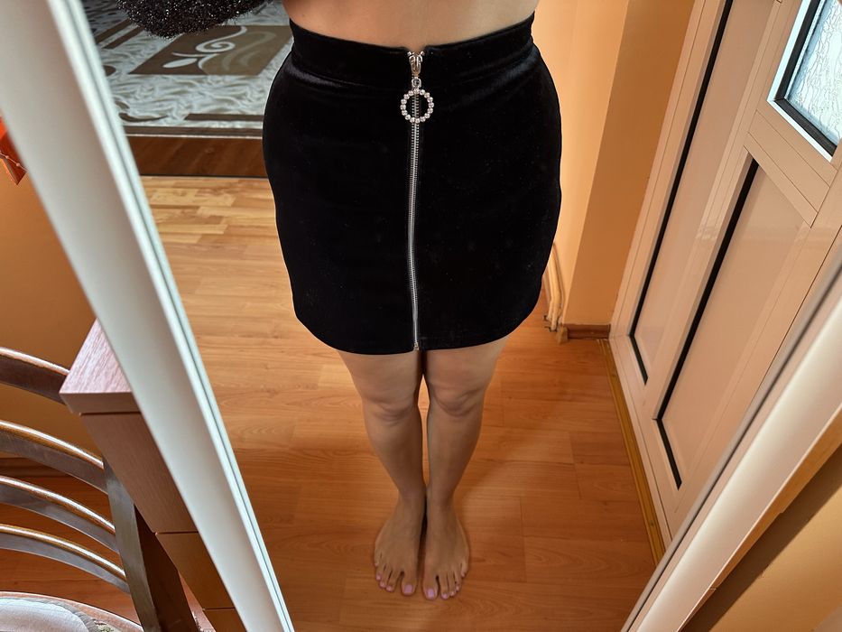 Vand blugi impecabili.