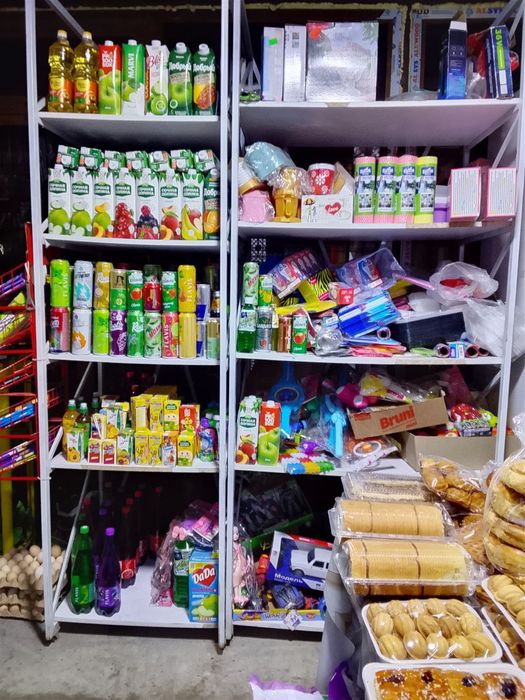 Popkorin aparat va polka sotiladi