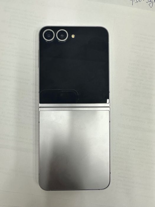 Samsung Galaxy Z Flip6