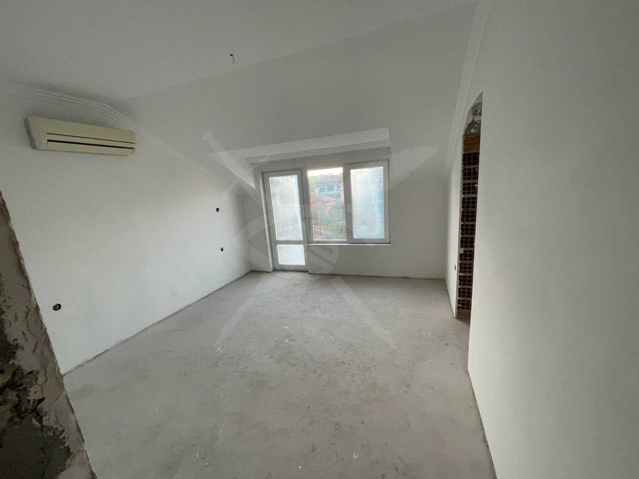 Продава се Тристаен апартамент в Айтос - 70 кв.м за 1215 €/кв.м - Снимка #1