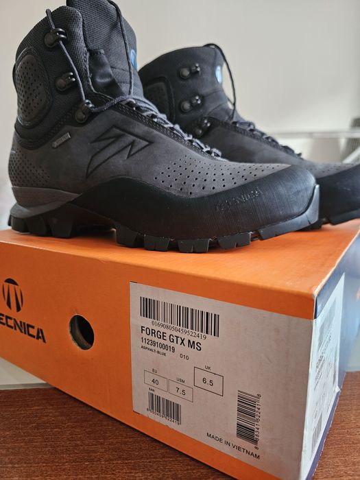 Зимни водоустойчиви обувки Техника