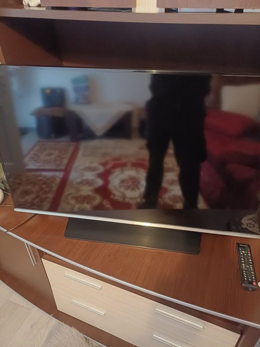 Tv samsung    ,diagonala 104