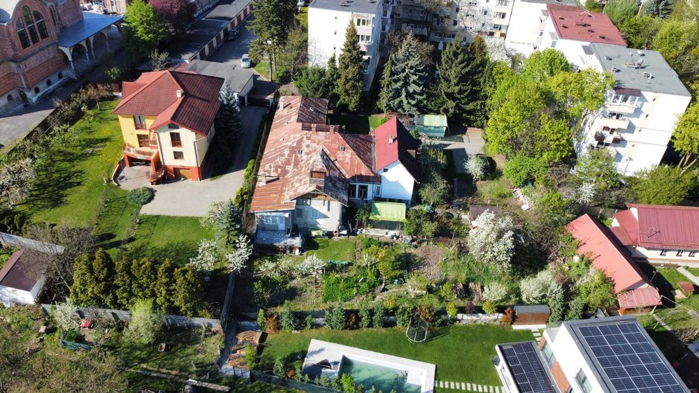 P.F. vind TEREN   1770 mp in cartierul Zorilor cu casa existenta  demolabila.