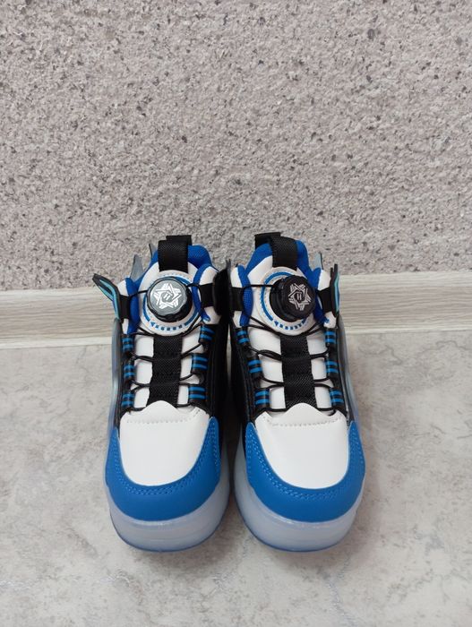 Продам кроссовки ролики