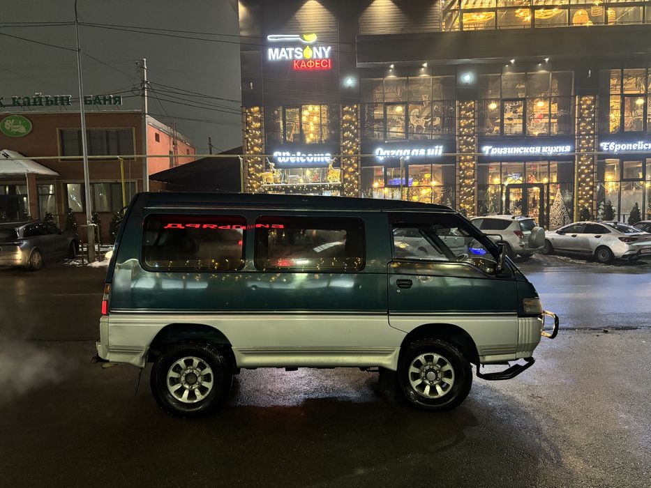 Машина. Автомобиль. Делика.