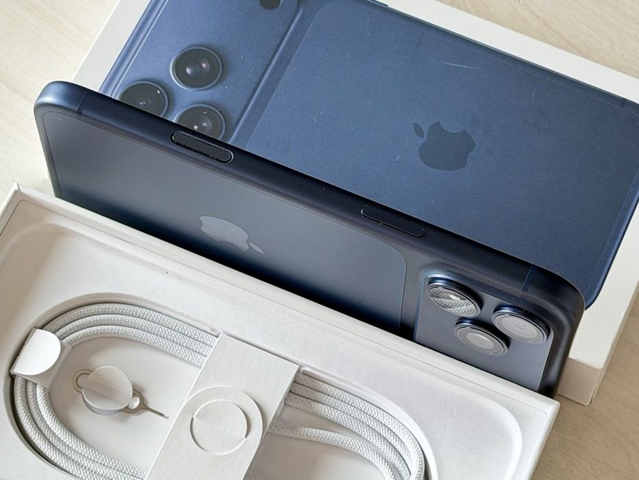Продам Apple iPhone 17 Pro Max 2TB Deep Blue — идеальное состояние