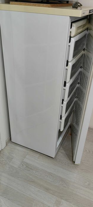 Морозильник не рабочий, на ЗАПЧАСТИ!!