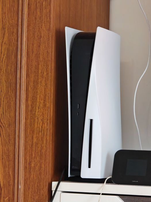 Vând PS5 disk edition fără manete