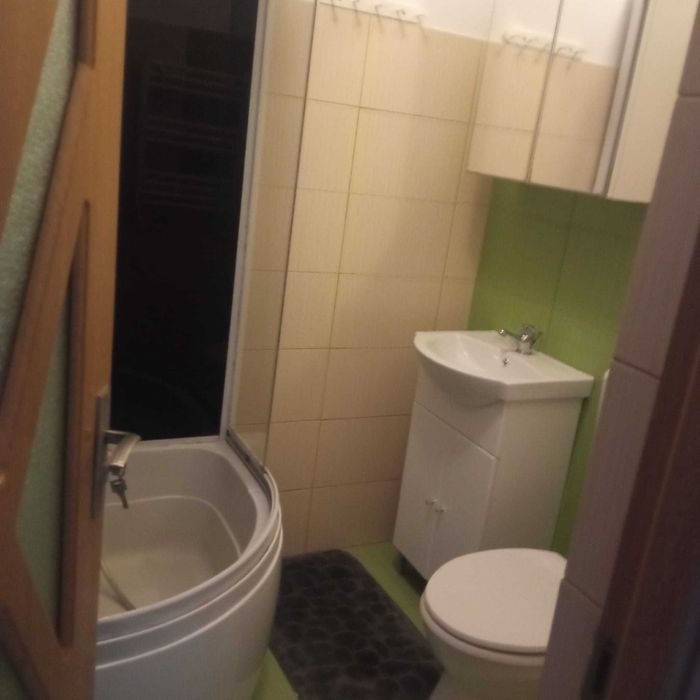 Închiriez apartament 2 camere utilat, mobilat, bloc 2016, 40 mp utili, decomandat, la 8 minute de metrou Berceni 370 euro
