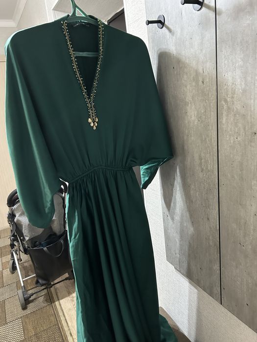 Продам совершенно новые платья