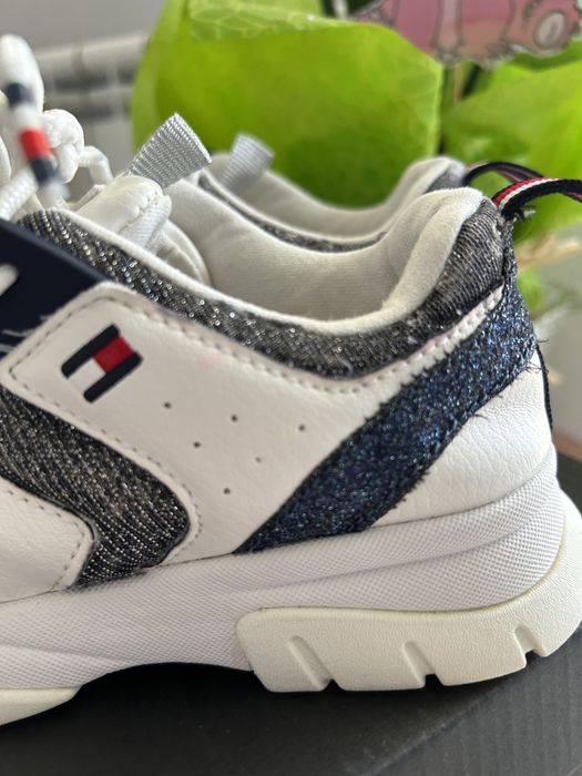 Маратонки  31 номер tommy hilfiger