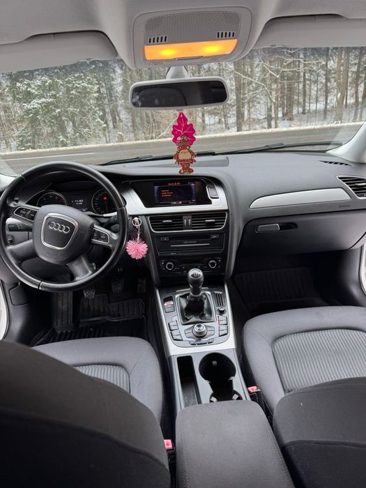 Audi A4  B8  manuala