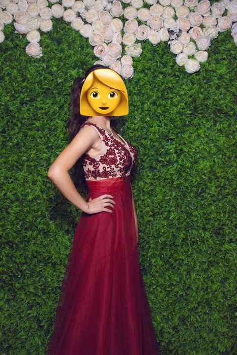 Rochie elegantă bordo, lungă, făcută la comandă – purtată o singură dată