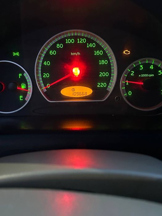 Машина сатылады срочно , торг бар