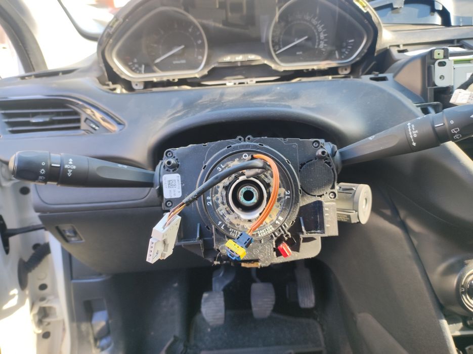 Конзола с лостчета за Пежо-208