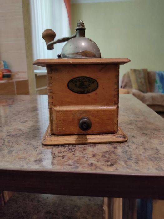 Продам кофемолку 1867года