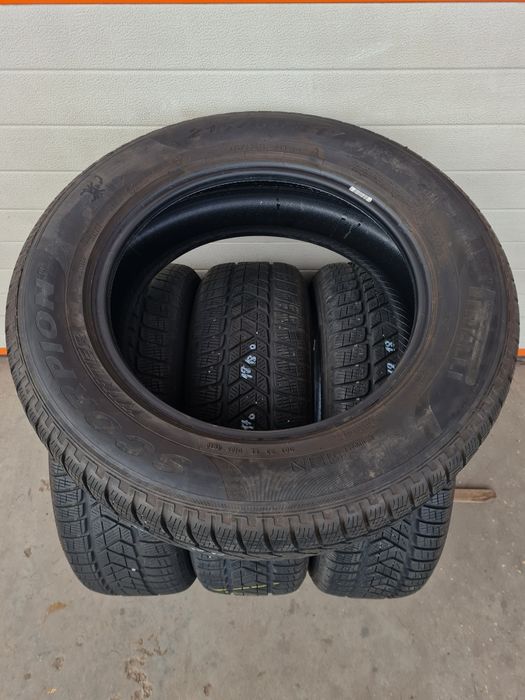 Зимни гуми 4 броя PIRELLIScorpion 215 65 R17 дот 1818