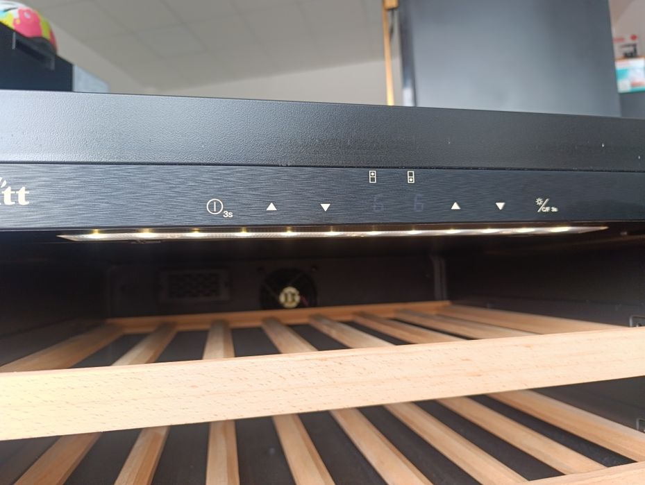 Витрина за вино WINE COOLER