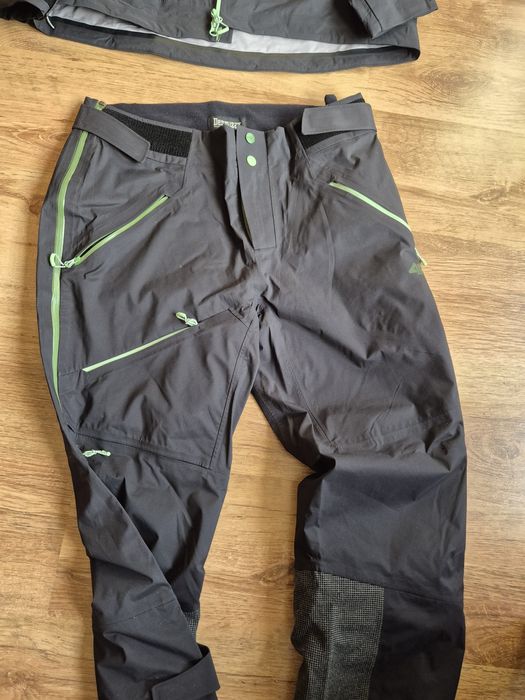 Costum ski/ nou/ 4F/ femei/ L-XL/ 42