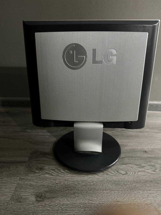 Монитор б/у LG состояние хорошее