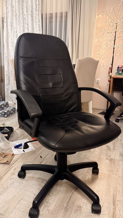 Офис стол  кожен черен