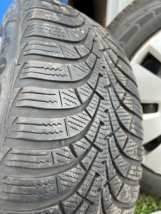 Vand 4 jante cu cauciucuri de iarna