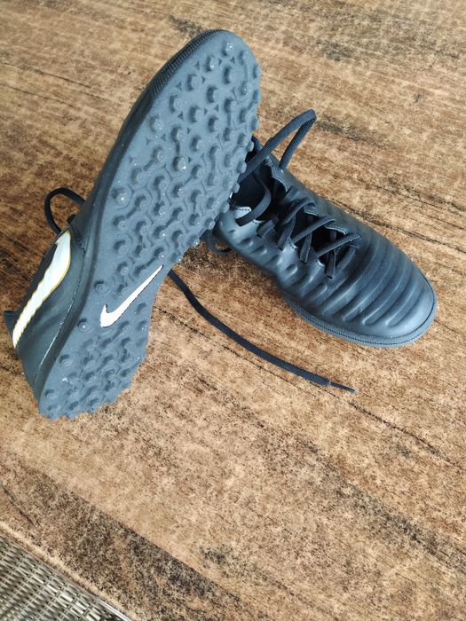 Футболни обувки тип стоножки