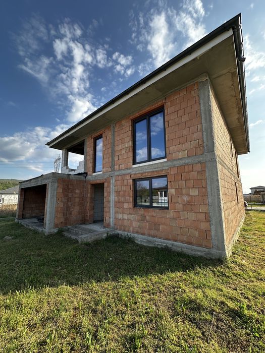 Casa de vanzare cu etaj - Budesti