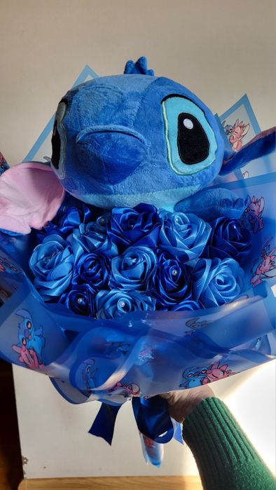 Букет от сатенени рози и Стич