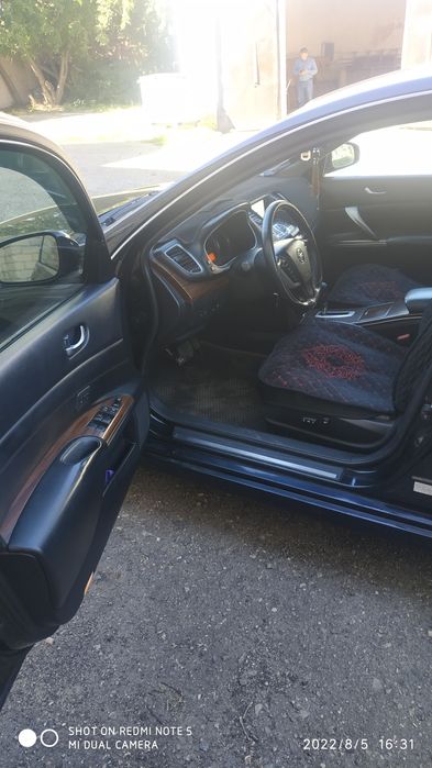 Продам Nissan Tana 2010