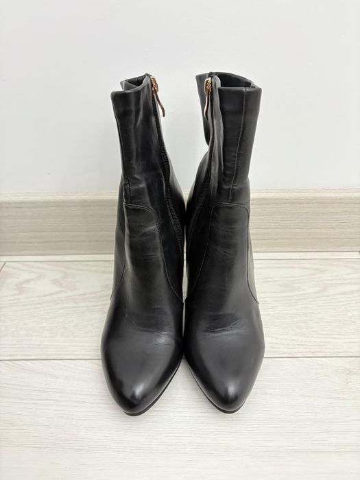 Продаются осенние сапоги на каблуках