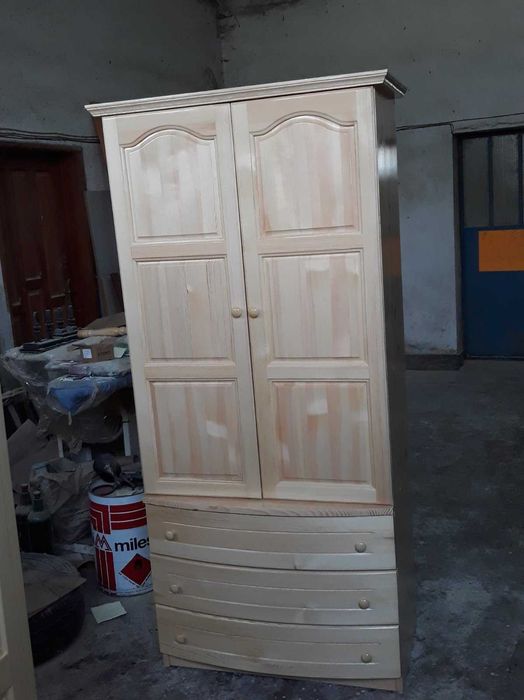 Мебели от масив гардероби