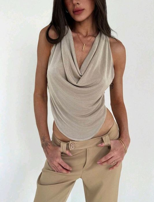 Потник от лека материя с гол гръб