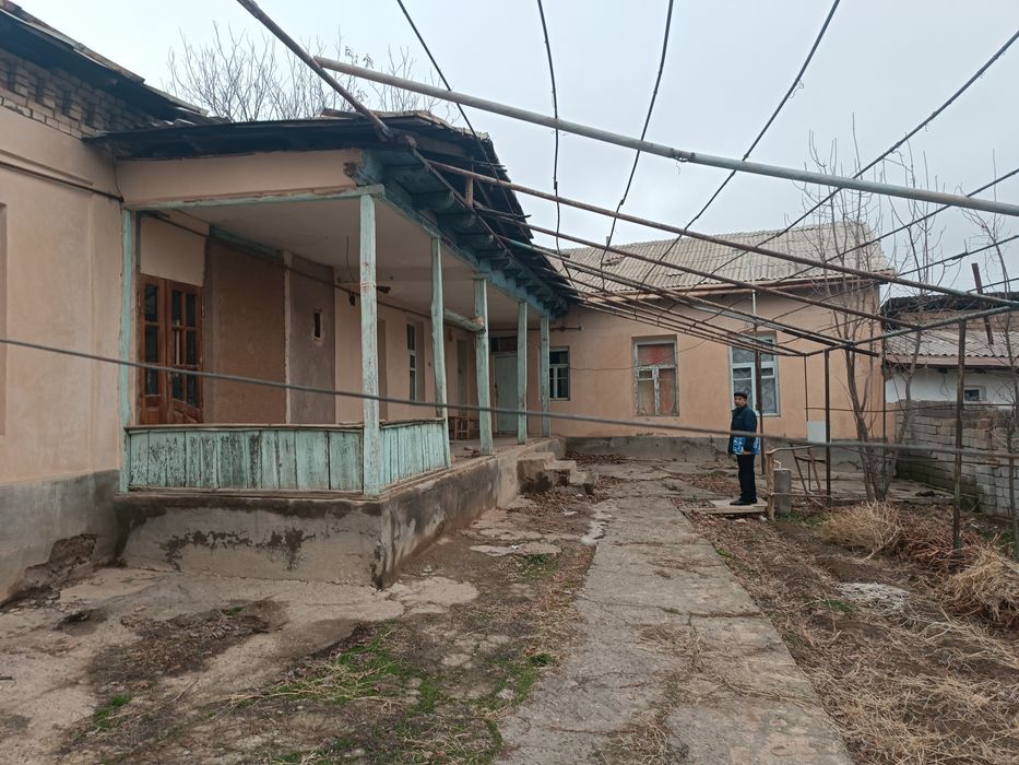 Qibrayda arzon hovli sotiladi srochno