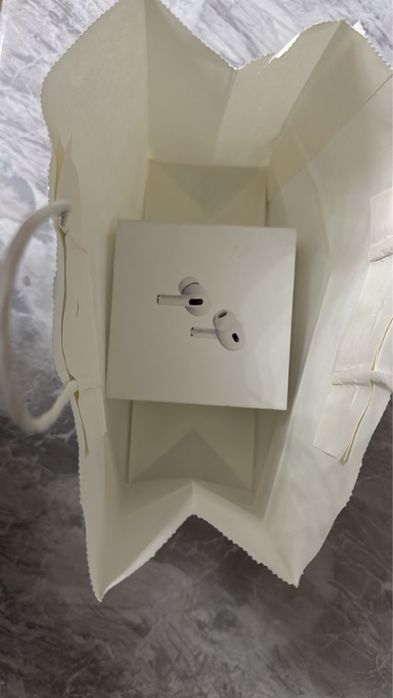 Продам кейс оригинал airpods pro 2