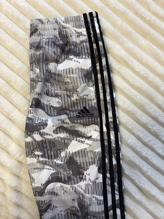 pantaloni de trening adidas