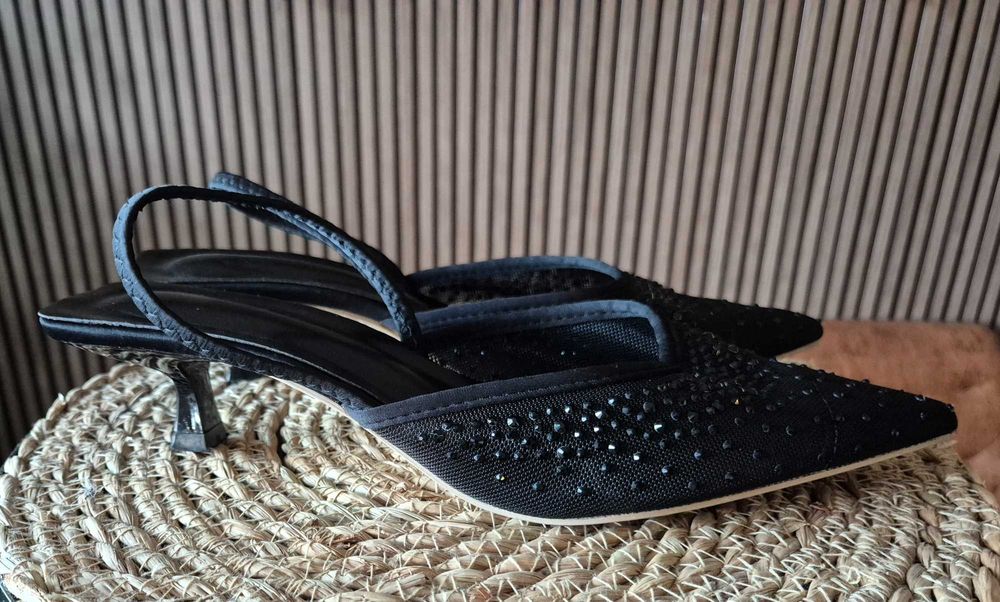 Елегантна дамска обувка