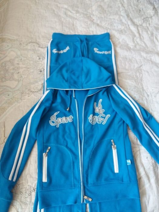 Спортивный костюм на девочку