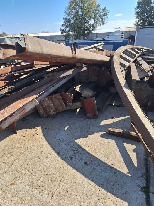 Навес хале колони и ферми