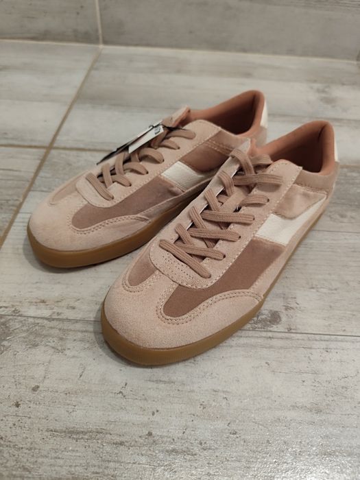 Велурени сникърси ZARA