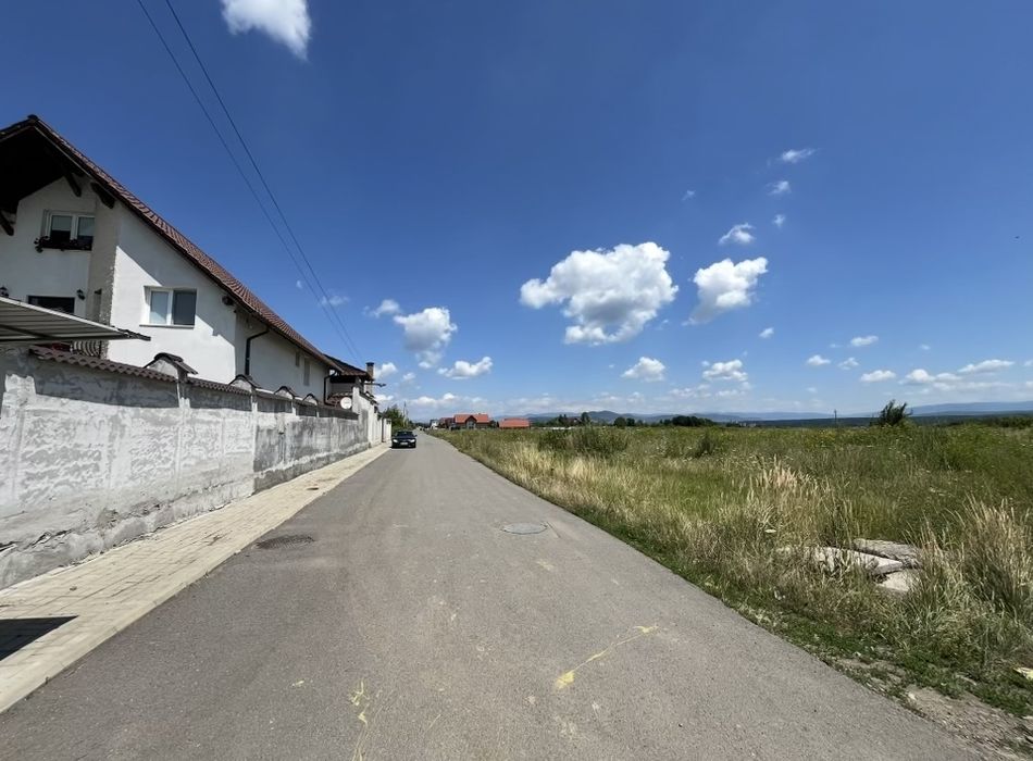 Vând 2 parcele de teren Str Ghiocelului