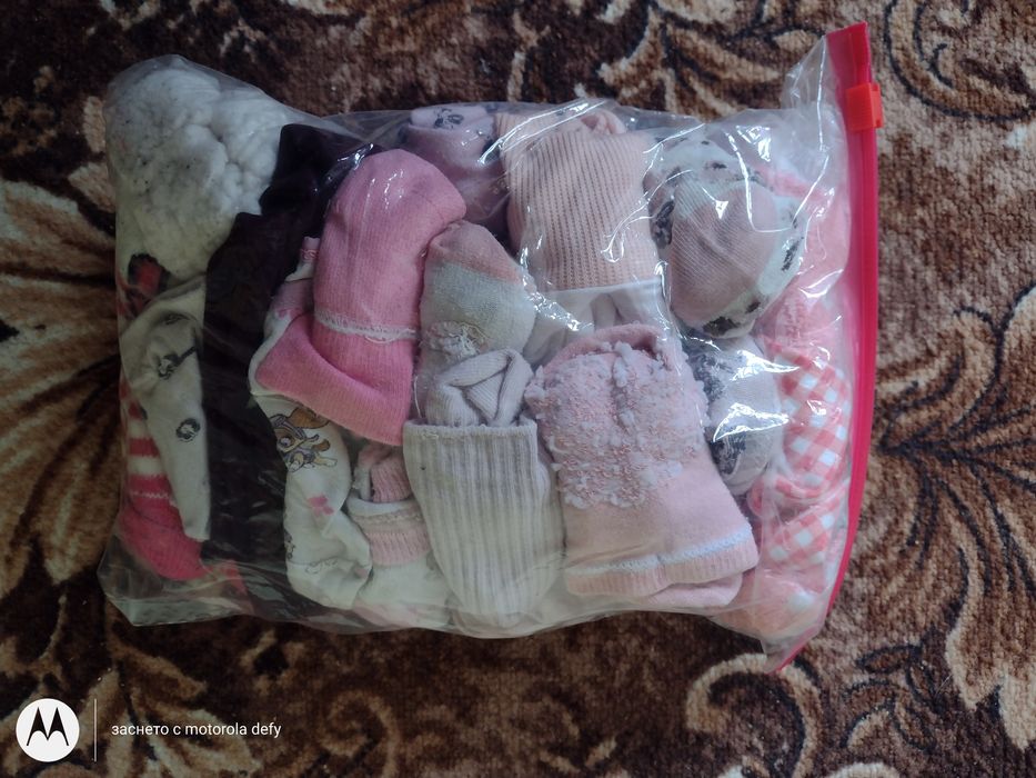 ЛОТ Бебешки обиколник , възглавничка и топли дрехи