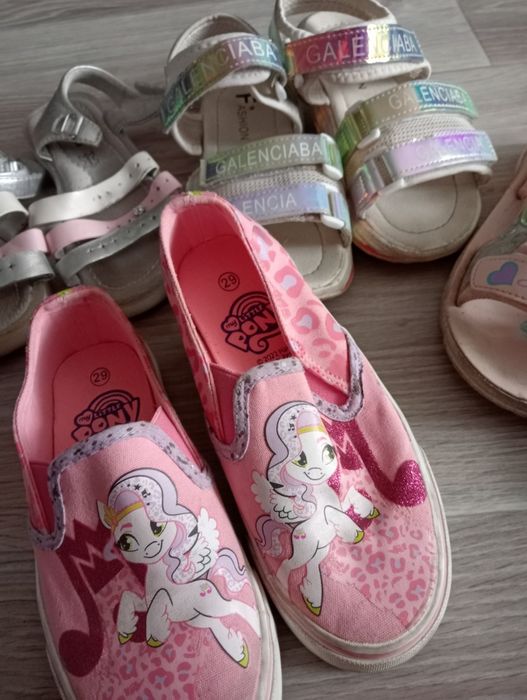 Обувью для девочки 29 -33размер